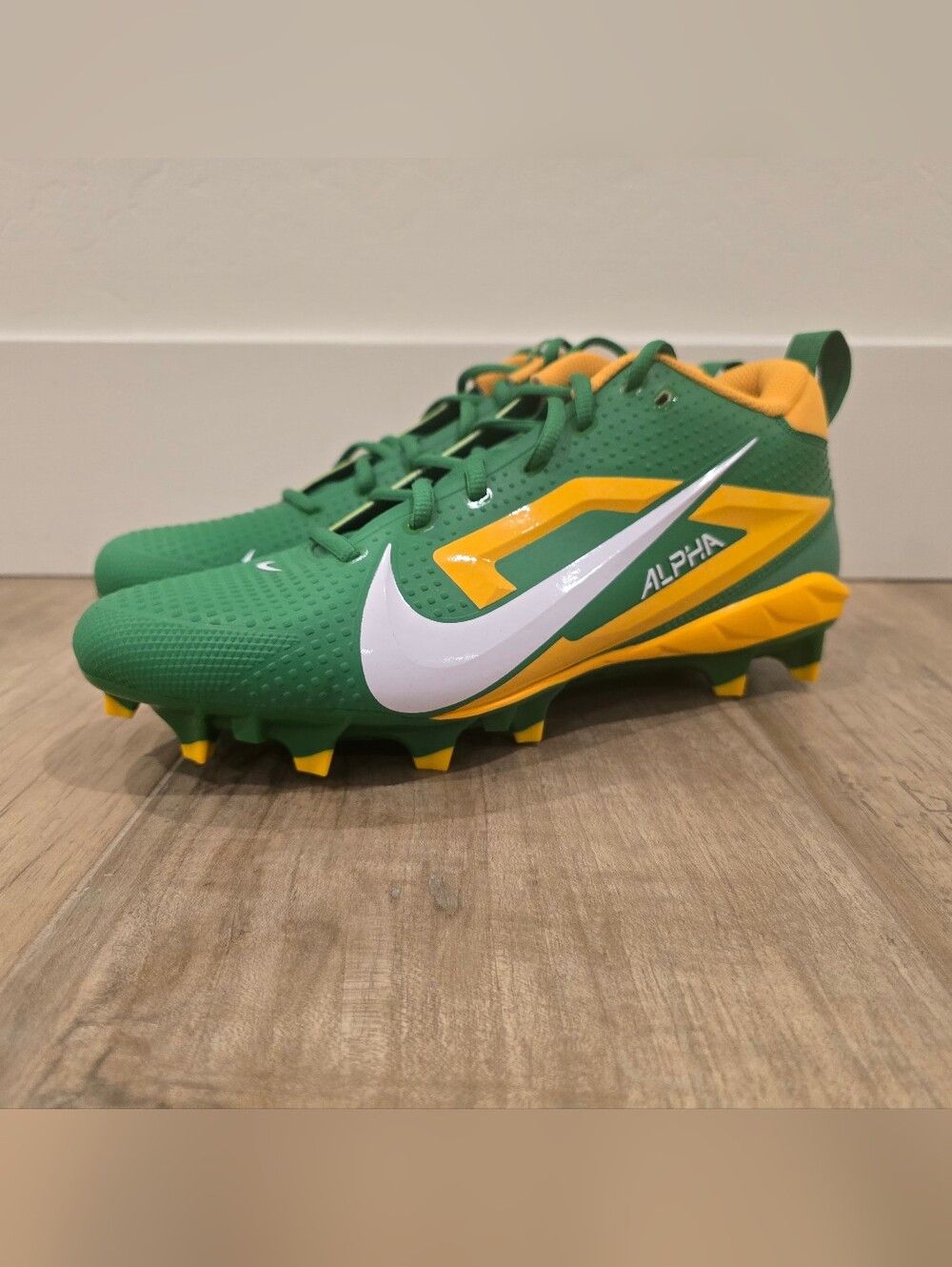 NIKE ALPHA MENACE 4 OREGON DUCKS TEAM ISSUE FOOTBALL CLEATS MENS